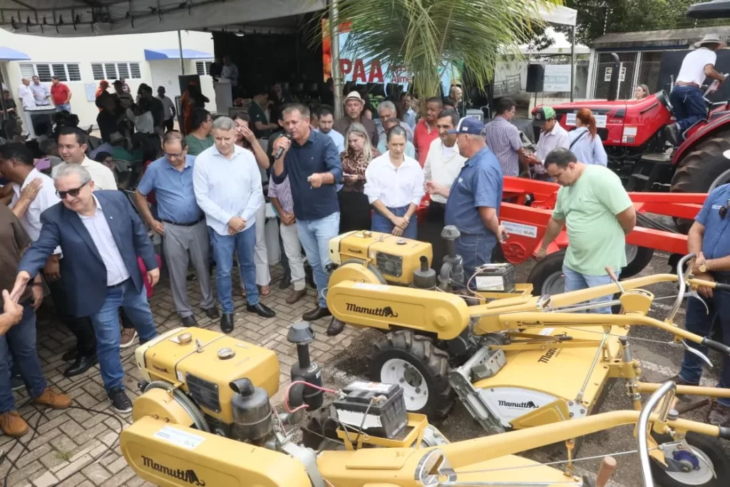 “A agricultura familiar está funcionando de verdade em Palmas”, diz prefeito Eduardo Siqueira Campos ao agradecer parceria da senadora Dorinha na entrega de equipamentos