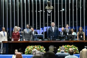 Vice-presidente do Senado, Eduardo Gomes preside sessão especial no Senado que marca os 30 anos da TV Senado e destaca avanço da transparência no Legislativo