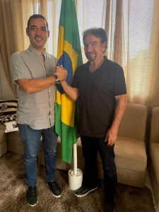 Pré-candidatura de Vicentinho Júnior ao governo do Estado recebe apoio de Bispo Guaracy