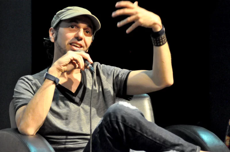 Ingressos gratuitos para show de Zeca Baleiro em Araguaína já estão disponíveis