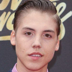 Por onde anda Matthew Espinosa? Ex-galã teen trocou o auge da fama por uma fase mais discreta e autoral