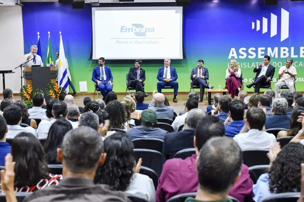 Eduardo Siqueira Campos anuncia asfalto no acesso à Embrapa em Palmas e recebe apoio de autoridades