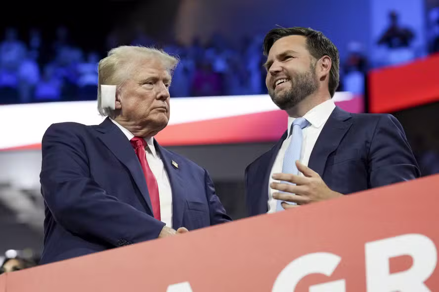 Trump e JD Vance foram retirados após tiros em evento nos EUA, mas caso já virou alvo de fake news