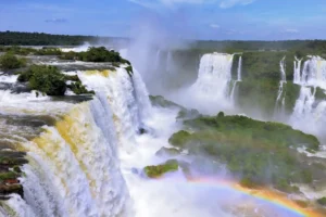 Turismo em 2026 muda de cara: destinos menos óbvios viram febre entre brasileiros e acendem nova corrida por viagens