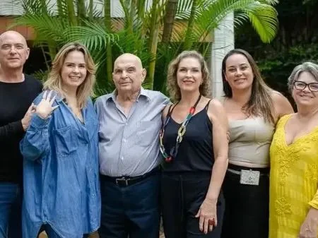 F6 da Fama com Leão Lobo: Globo deixará Ana Paula escolher se participará de programas pós BBB e mais... 2 FamiliaAnaPaula