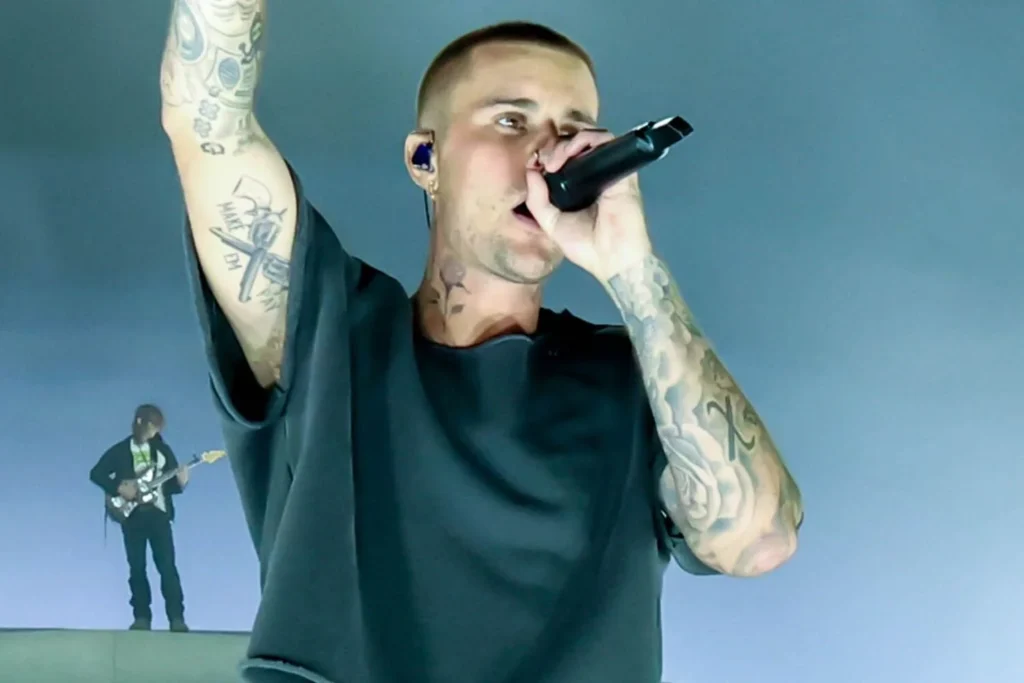 “Voltar aos poucos também é um jeito de recomeçar”: Justin Bieber aposta na essência, revive era de “Baby” e emociona fãs no Coachella
