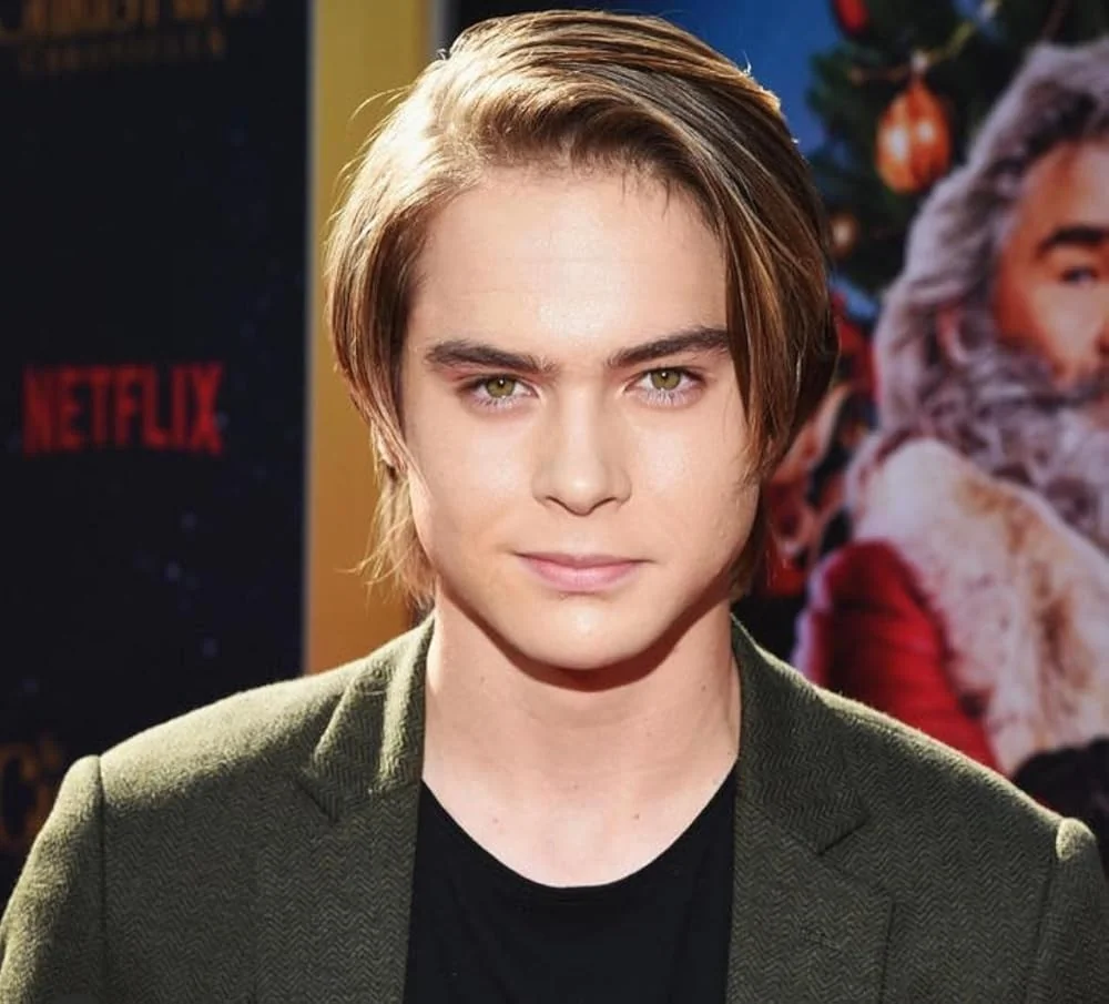 Por onde anda Judah Lewis? Astro de ‘Crônicas de Natal’ segue ativo, testa nova fase e ainda carrega o peso de um clássico da Netflix