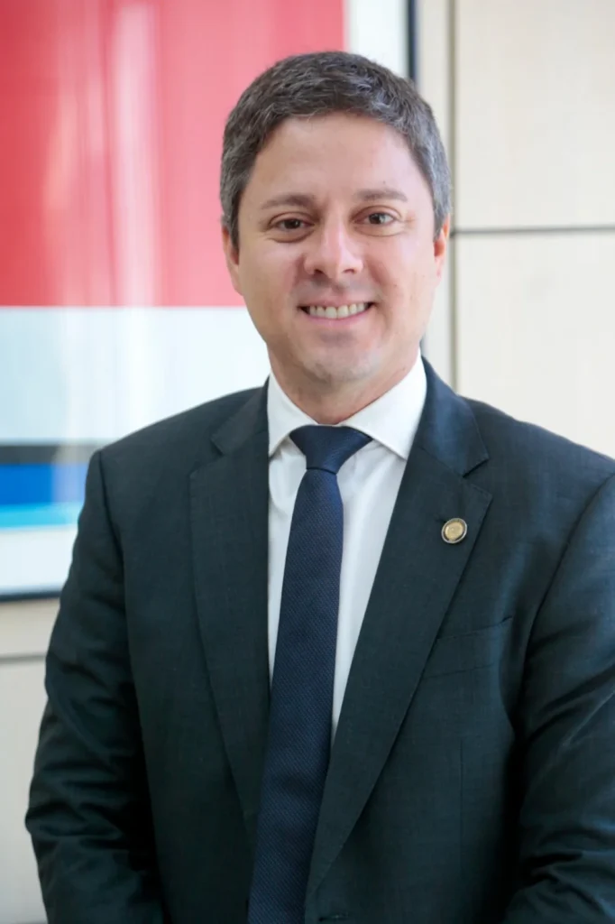 Rodolfo Cabral assume número 2 do MEC após promoção de Barchini ao ministério
