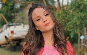 Briga sem fim? Larissa Manoela volta ao centro da polêmica após nova batalha judicial com gravadora