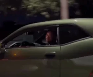 Henrique e Juliano surgem em carro de luxo em avenida de Palmas e vídeo movimenta fãs nas redes