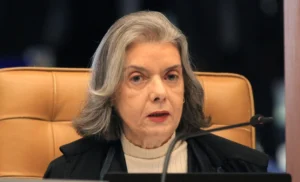 Cármen Lúcia antecipa saída do TSE e acelera transição em ano decisivo para a política brasileira; veja o vídeo