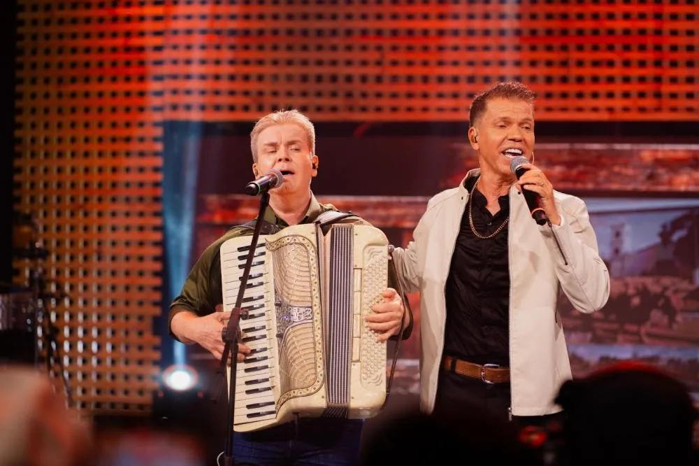 Renato & Raphael lançam clipe de “Show do Amor” e reforçam fase romântica em projeto de 25 anos
