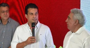Com Kátia no PT, Iratã no PSDB e Irajá no PSD, ato em Palmas vira palco de críticas ao governo e resgate de Carlesse