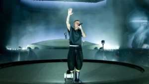 Coachella 2026: Justin Bieber negocia cachê recorde, canta “Stay”, resgata era YouTube e faz Brasil cobrar novo show do astro