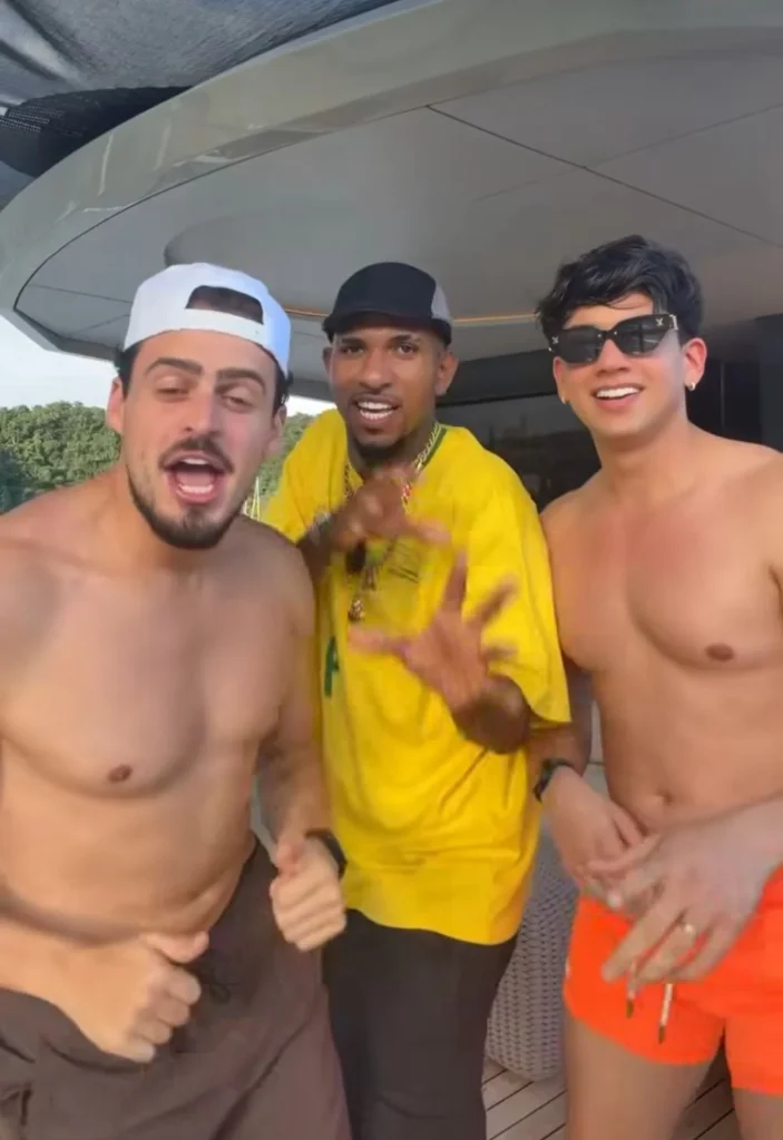 Léo Foguete aparece em lancha de luxo, agita as redes e faz Tocantins entrar na espera por show