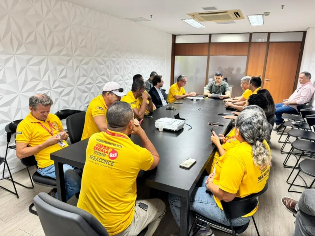 Terceirizados vão às ruas no 1º de Maio em Fortaleza por reajuste salarial e contra redução de jornada com corte de salário