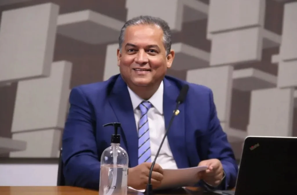 De Olho na Política: bastidores apontam recuos, novas forças regionais e articulações que podem redesenhar 2026 no Tocantins 5 Senador Eduardo Gomes apresenta emenda para incluir jogadoras da Copa do Mundo de 1995 em prC3AAmio histC3B3rico do futebol feminino
