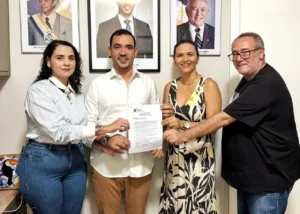 Vicentinho Júnior assume compromisso com jornalistas e promete incluir propostas no plano de governo