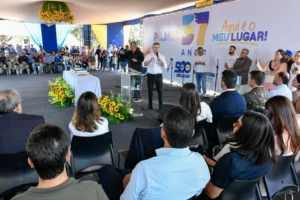 “Palmas é uma cidade em construção”, diz Eduardo Siqueira ao homenagear pioneiros e projetar futuro da Capital