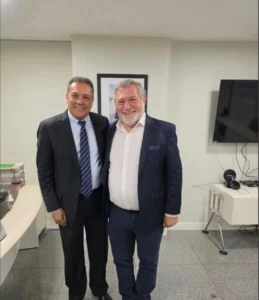 Luxemburgo  pré-candidato ao Senado conversa sobre a implantação de aeroportos em regiões distantes no Tocantins com  diretor administrativo da Infraero Aparecido
