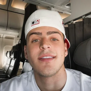 Quem é Jon Vlogs? Influencer vira assunto após rumores com Ana Castela