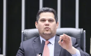 “A decisão é da Mesa do Congresso”, diz Alcolumbre ao barrar pressão por CPI do Banco Master