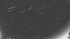 Chuva de meteoros Eta Aquáridas ilumina madrugada no Tocantins e câmeras registram alta atividade no céu