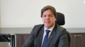 Ministro das Comunicações vem ao Tocantins e anuncia centro de tecnologia e 300 computadores ao lado de Wanderlei, Dorinha e autoridades