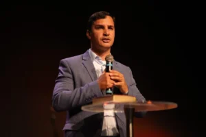 Nome de Carlos Veloso surge na disputa ao Senado e amplia peso do voto evangélico no Tocantins