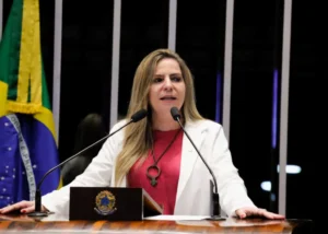 PL de Luizianne Lins propõe aumento de pena para tentativa de feminicídio com mutilação e amputação