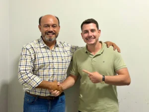 Sandoval Cardoso amplia base em Pedro Afonso com apoio do vereador Marquim Catabriga, aliado do prefeito Joaquim Pinheiro