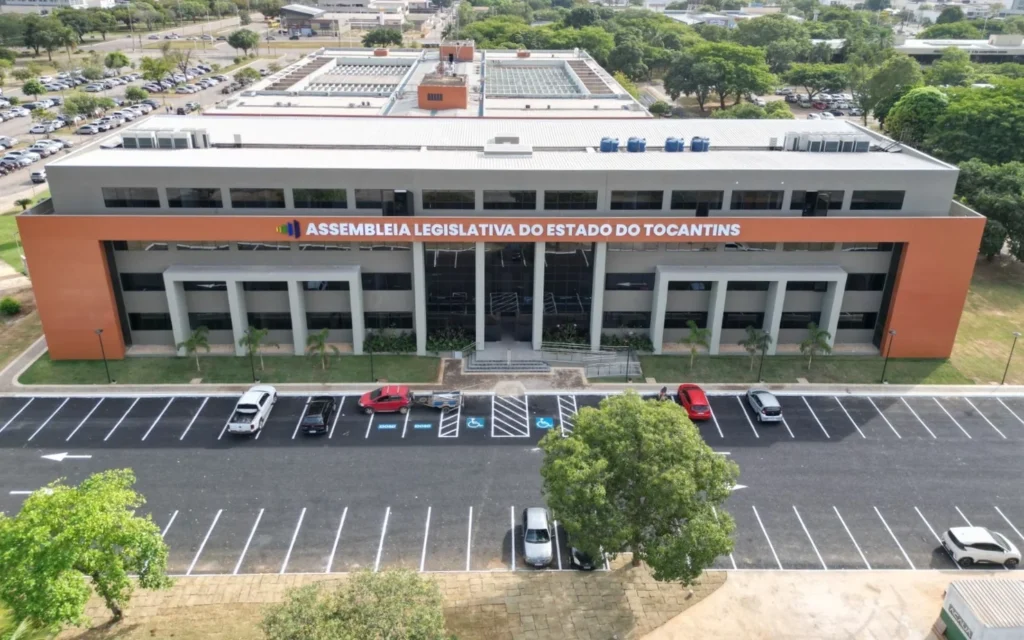 Novo prédio da Assembleia do Tocantins marca legado de Amélio Cayres e recebe elogios de ex-presidente da Casa