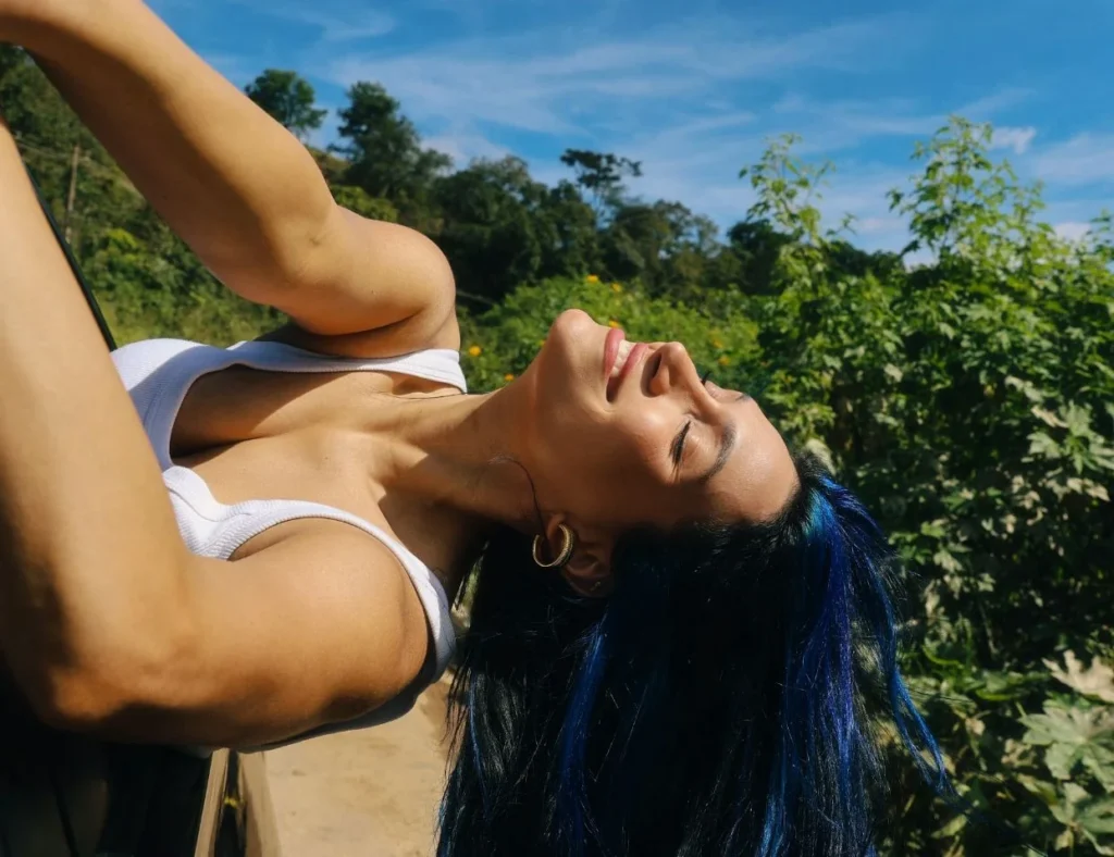UNNA X lança clipe de “vsf :)” e aposta em mensagem de autocuidado para nova geração