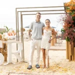 Roger Guedes e Sindy apostam na beleza natural da Taíba para ensaio e celebração pré-casamento