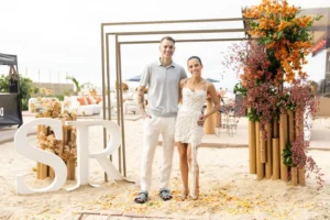 Roger Guedes e Sindy apostam na beleza natural da Taíba para ensaio e celebração pré-casamento