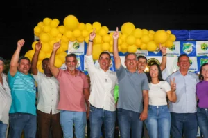 “É tão bom saber que o recurso que destinei traz mais alegria para Figueirópolis”, diz Vicentinho Júnior ao lado de Amélio Cayres e Toinho Andrade