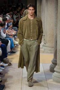 Semana de Moda masculina de Milão: brasileiro Lucas Fonseca faz estreia internacional eleito estrela da Dolce & Gabbana e Giorgio Armani