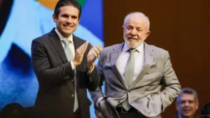 “Teto estaria hoje em R$ 125 mil”, diz Motta ao receber de Lula proposta que pode ampliar faturamento do MEI para R$ 140 mil