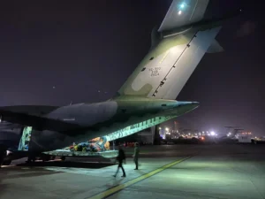 KC-390 Millennium da FAB pousa na Venezuela com equipe de resgate e ajuda humanitária após terremotos