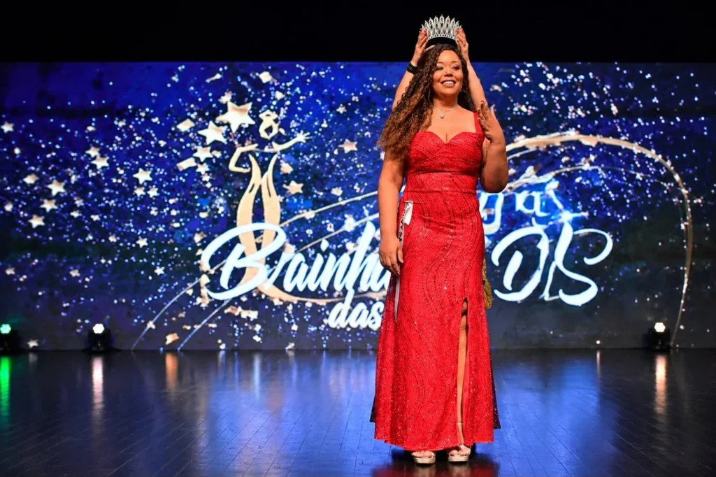 Aos 49 anos, Itajacira Silva quebra padrões e leva o Brasil ao Miss Dreams International