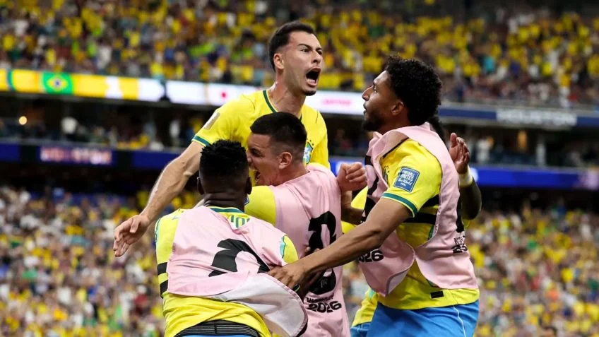 Brasil sofre, vira sobre o Japão por 2 a 1 e avança às oitavas da Copa do Mundo; Ancelotti muda o time e Martinelli decide no fim