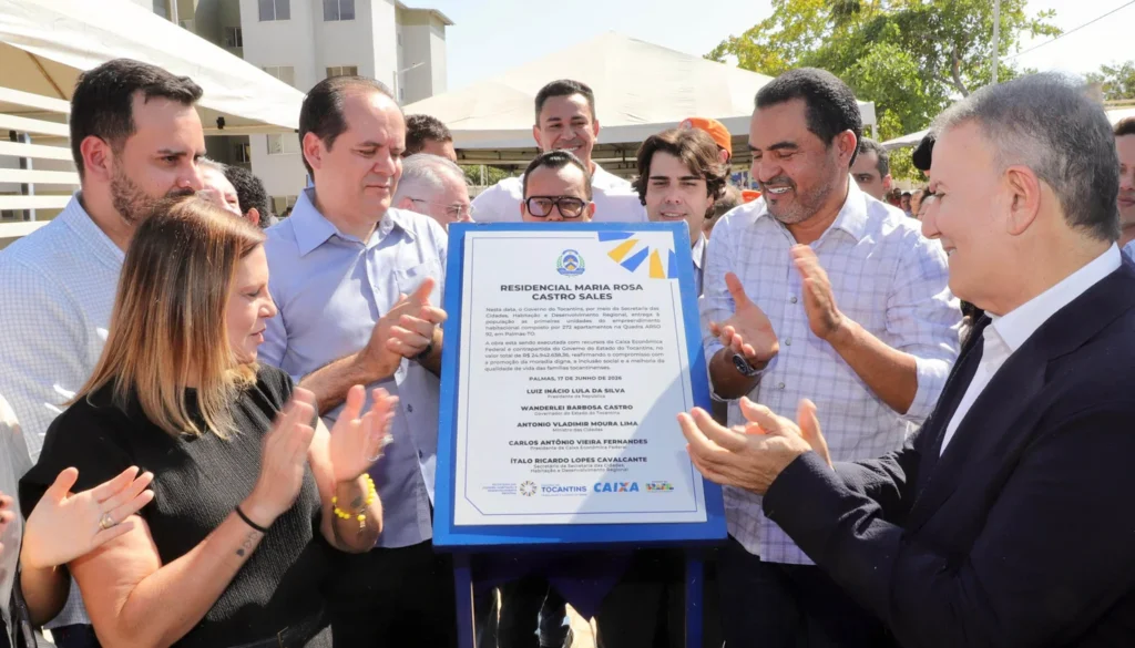 Governador Wanderlei Barbosa entrega primeira etapa de apartamentos do Residencial Maria Rosa para mais de 90 famílias, em Palmas