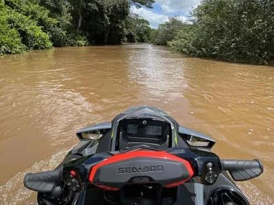 Morte de jovem em colisão entre jet ski e barco acende alerta na temporada de praias