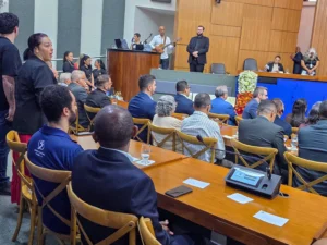 Sessão Solene na Assembleia Legislativa celebra os 30 anos da Arquidiocese de Palmas com homenagens do Deputado Vilmar
