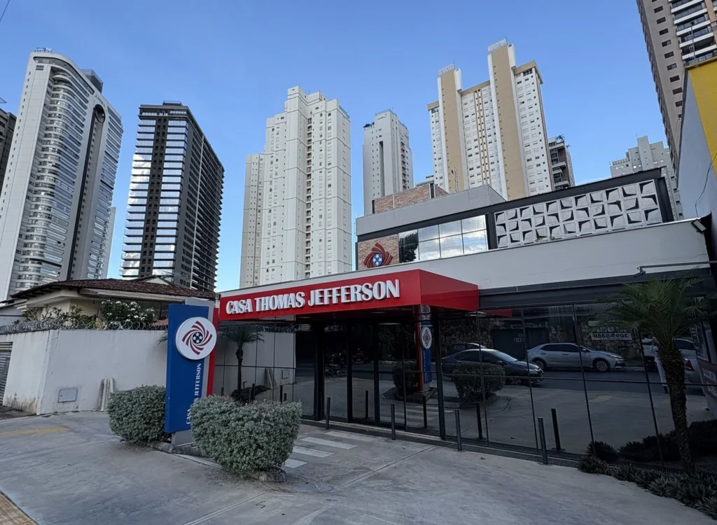 Escola de inglês apresenta palestra sobre o ingresso em universidades americanas