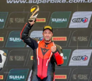 Atleta Mormaii, Felipe Comerlatto vence no SuperBike Brasil e amplia liderança na SuperBike Master 1000cc