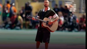 Justin Bieber transforma final da Copa em templo de emoção com “Everything Hallelujah”