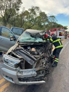 Acidente na BR-153 entre Miranorte e Rio dos Bois envolve caminhonete e caminhão