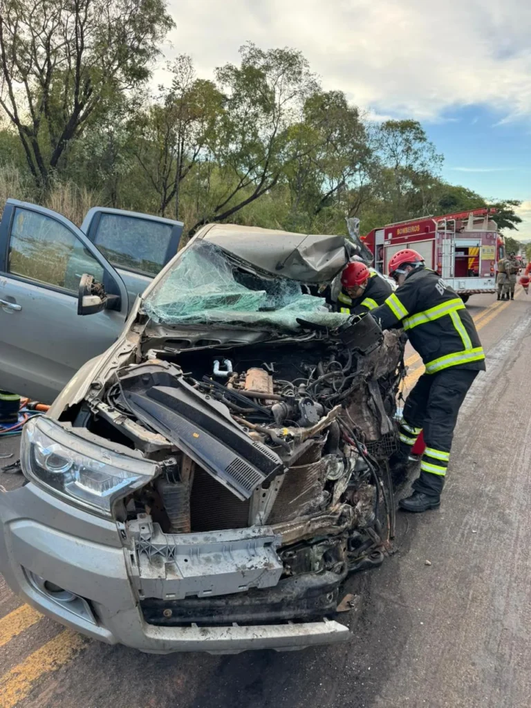 Acidente na BR-153 entre Miranorte e Rio dos Bois envolve caminhonete e caminhão