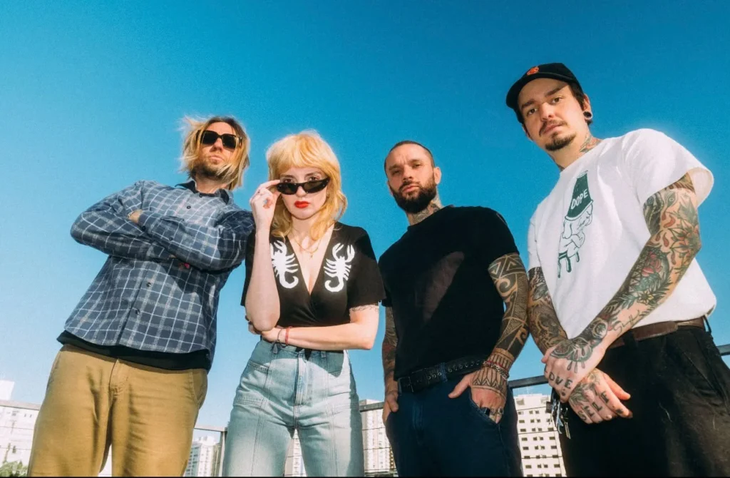 Com integrante do NX Zero, Deb and The Mentals apresenta EP antes de abrir shows do Foo Fighters